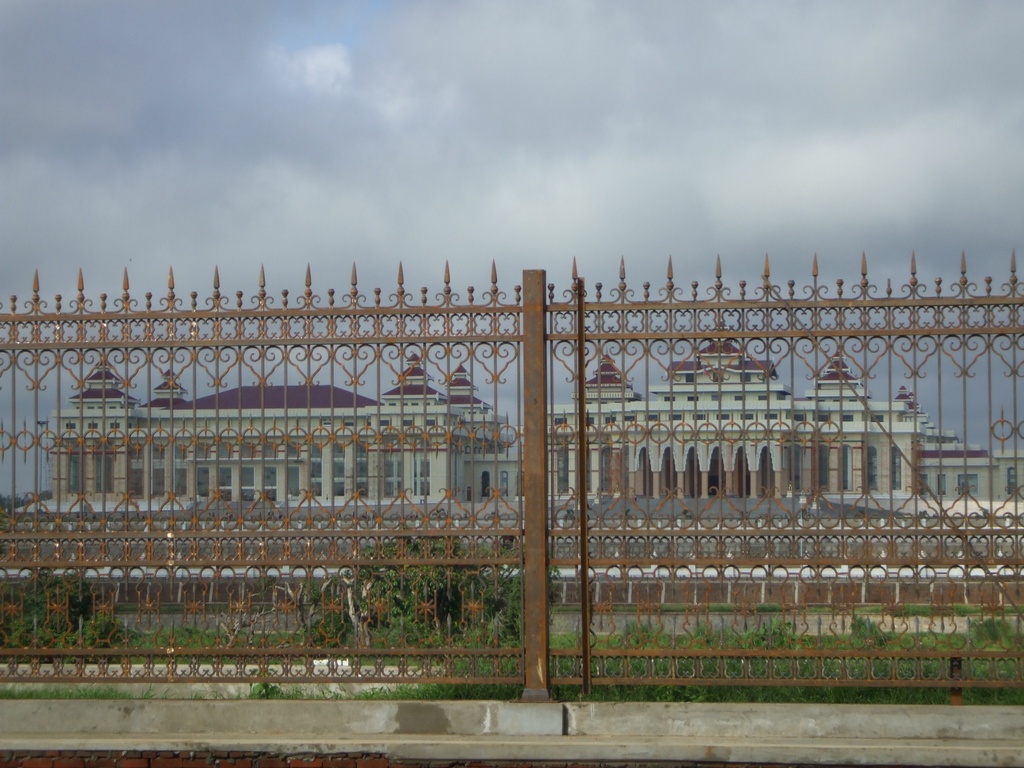 Fence (ခြံစည်းရိုး)