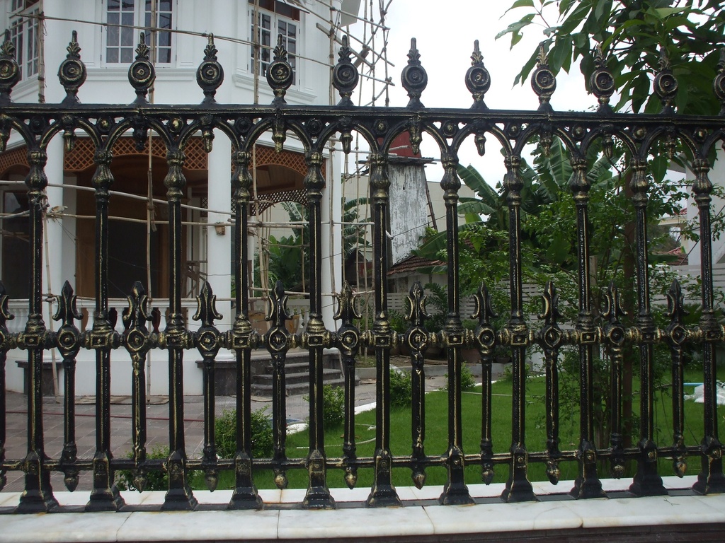 Fence (ခြံစည်းရိုး)